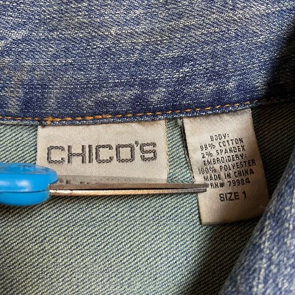 Chicos Denim Jacket Women Medium Blue Embroidered Asian Theme Trucker Style - Picture 3 of 14